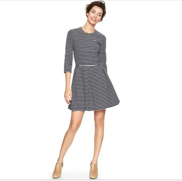 Gap fit & flare navy white stripe dress, size 2 - Picture 3 of 3